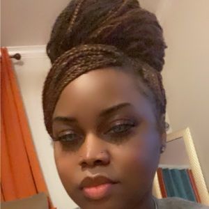 Meet your Posher, Tee